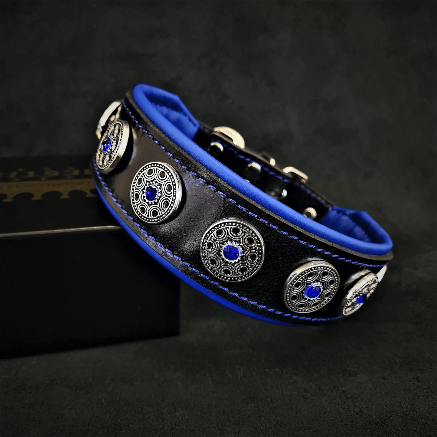 "Bijou" collar black & blue Size XL- neck size of 22.6- 25.6 inch (57.5- 65 cm) / Collar & Leash