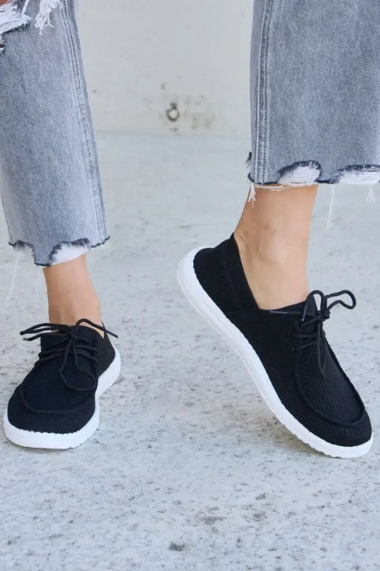 Forever Link Flat Round Toe Lace-Up Sneakers Black / 5
