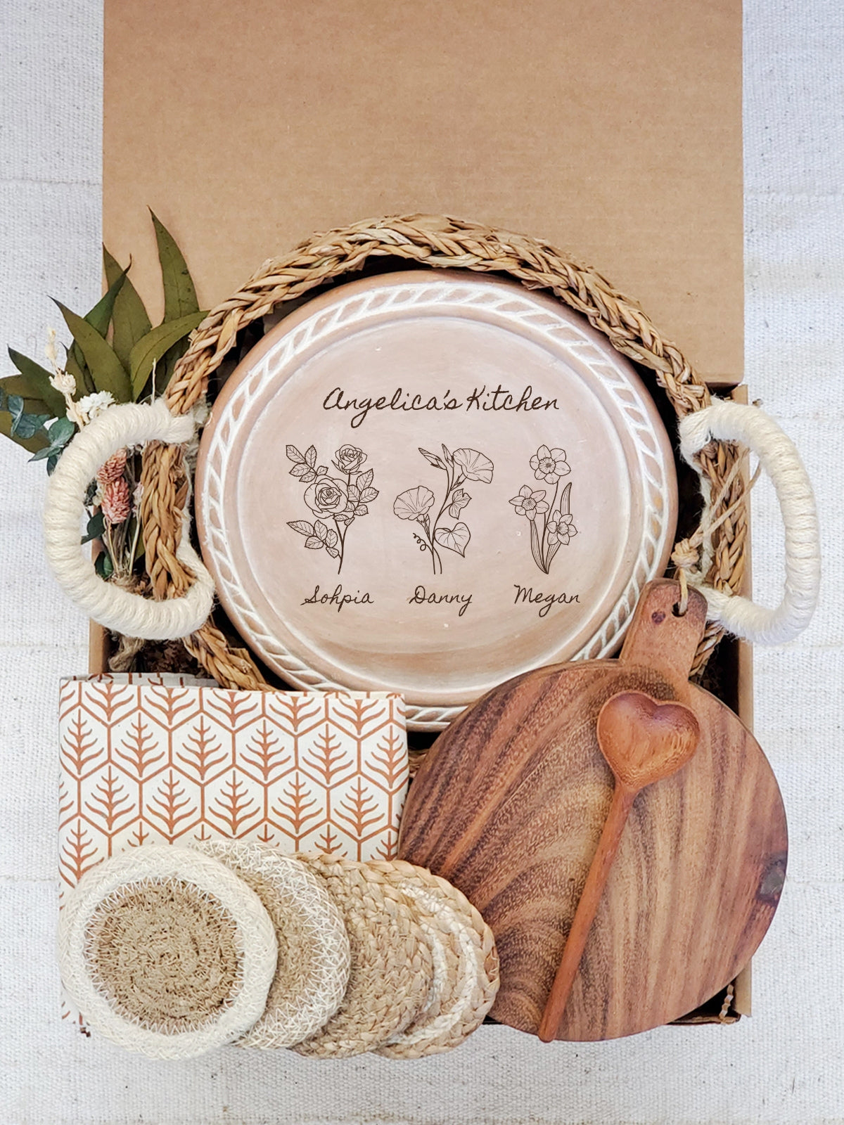 Personalized Bread Warmer Gift Box with Wooden Board & Spoon – Birth Flower Round Design