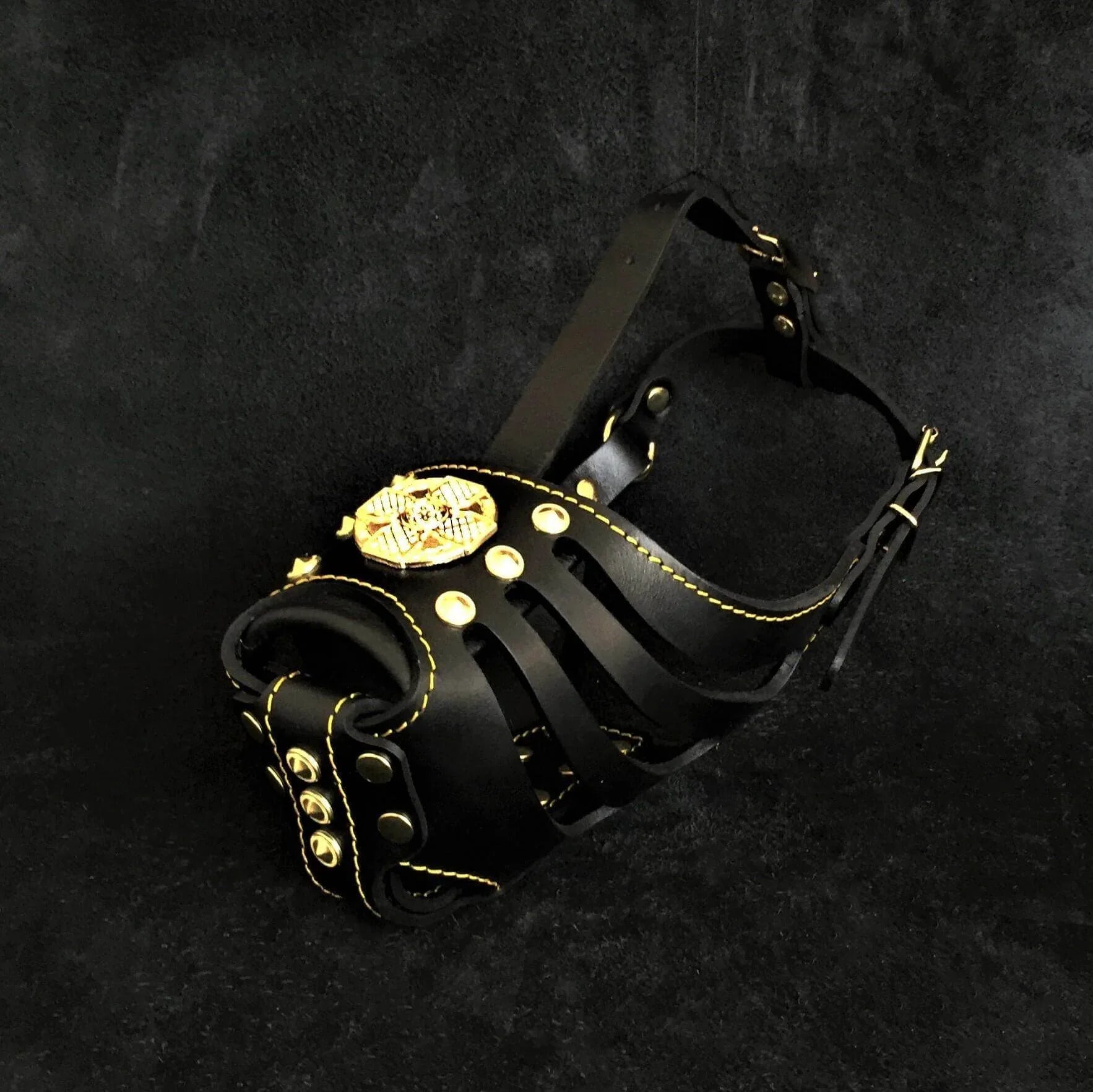 ''Maximus'' Basket Muzzle Black & Gold Size XXL - muzzle circumference up to 16 inch (40.6 cm)