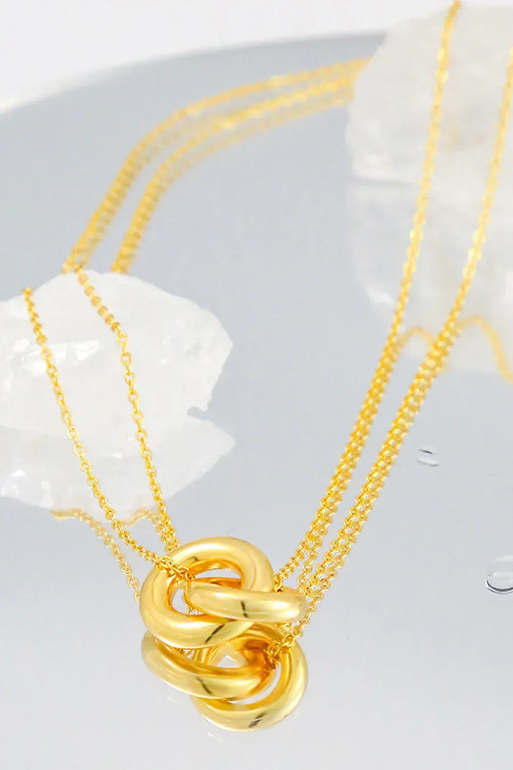 Linked Ring Pendant Chain Necklace Gold / One Size