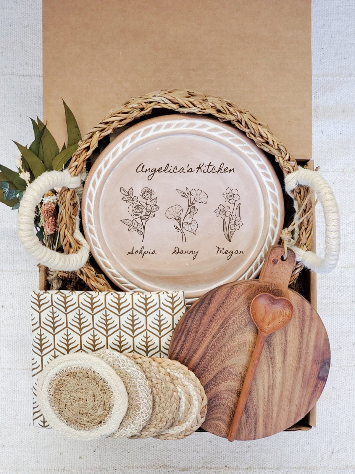 Personalized Bread Warmer Gift Box with Wooden Board & Spoon – Birth Flower Round Design