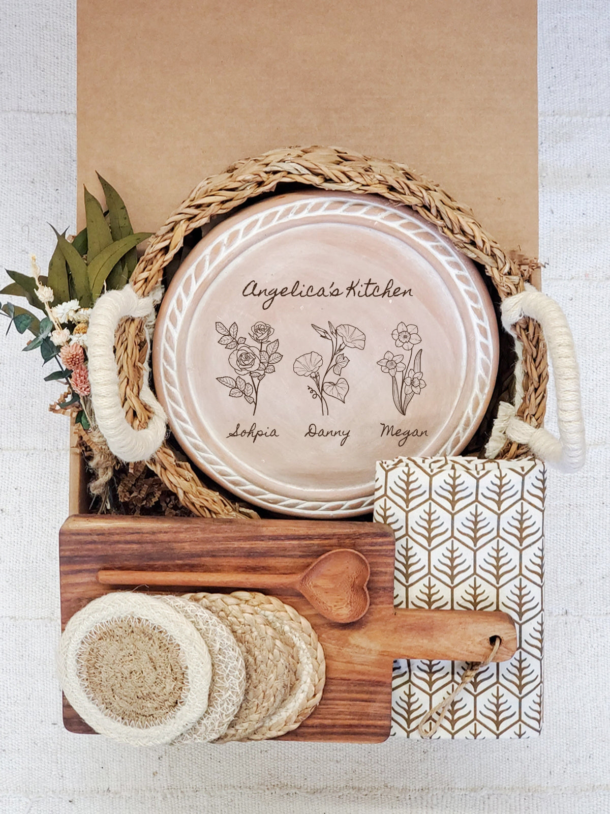 Personalized Bread Warmer Gift Box with Wooden Board & Spoon – Birth Flower Round Design
