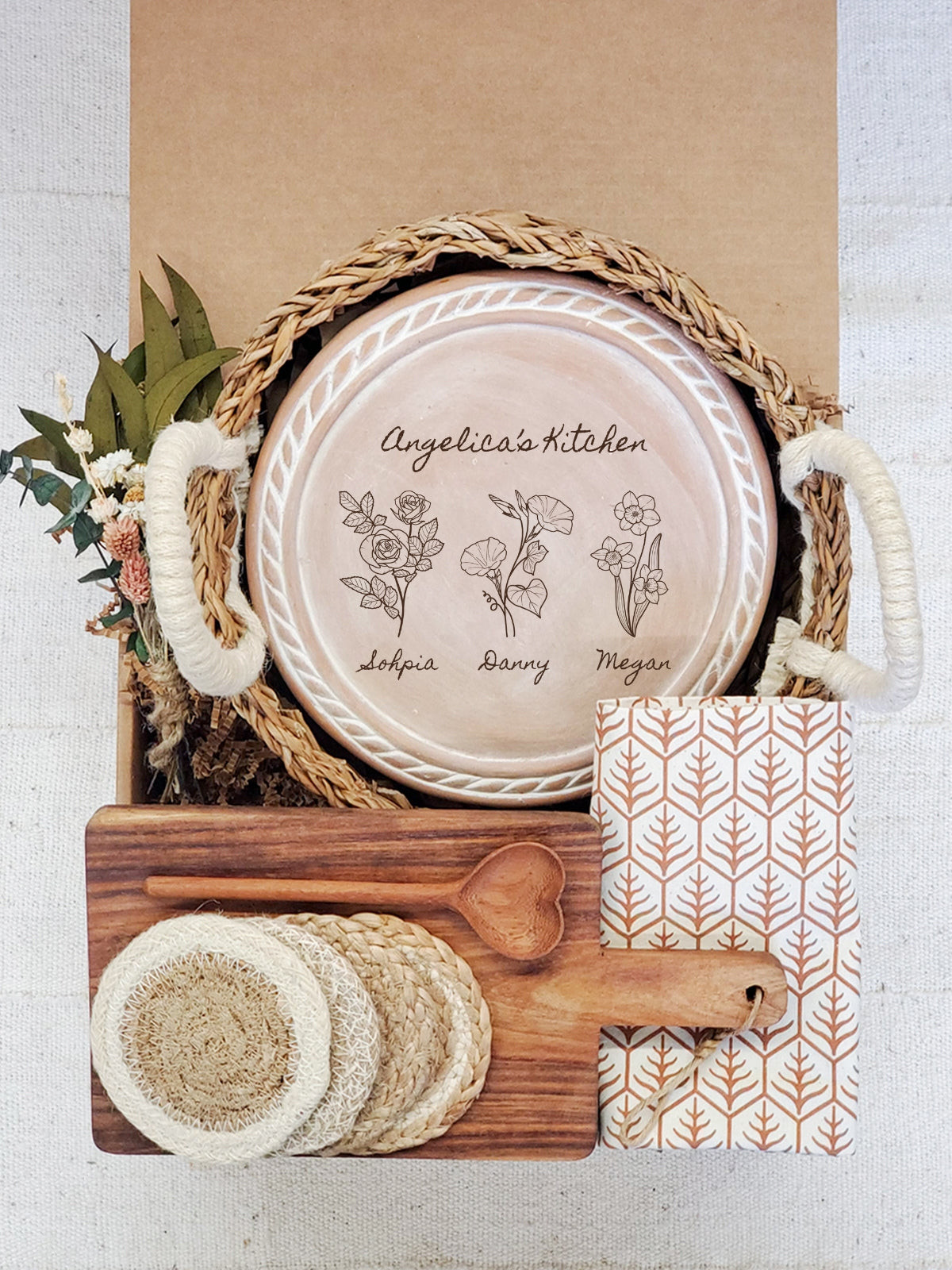 Personalized Bread Warmer Gift Box with Wooden Board & Spoon – Birth Flower Round Design