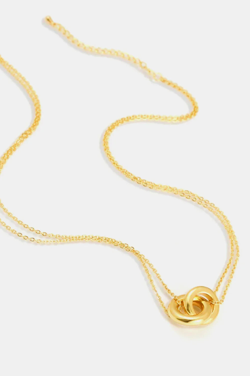 Linked Ring Pendant Chain Necklace Gold / One Size