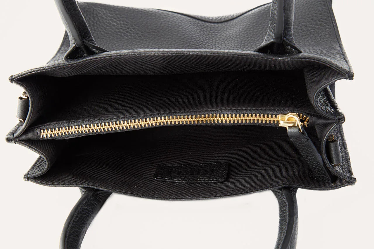 Simplistic Crossbody Black