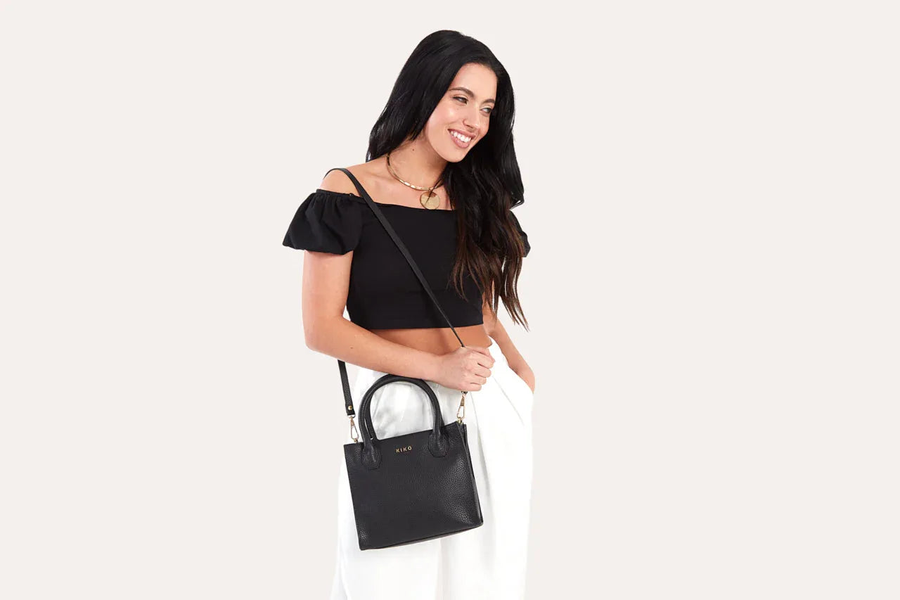 Simplistic Crossbody Black