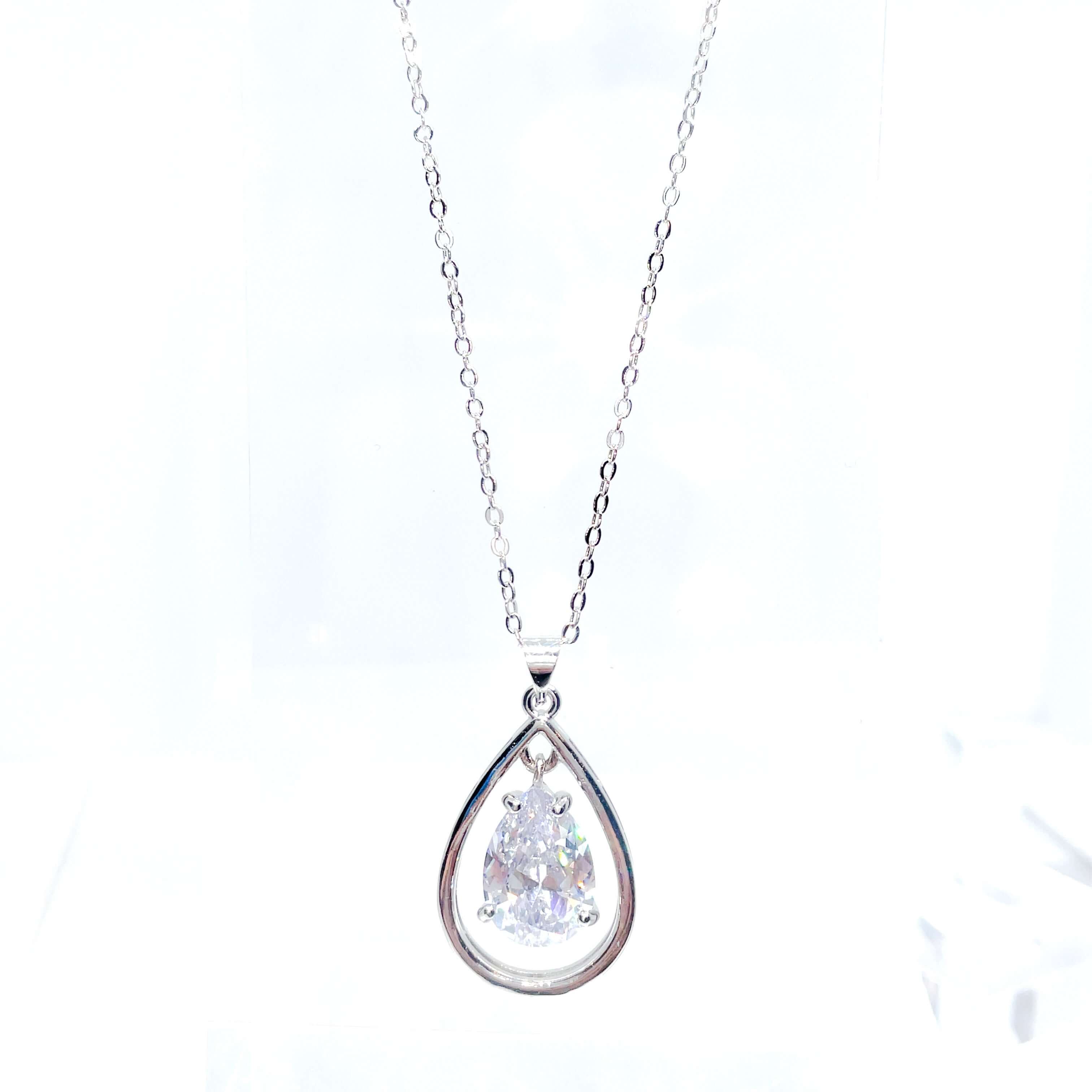 Shopminx Princess Aqua Necklace Clear