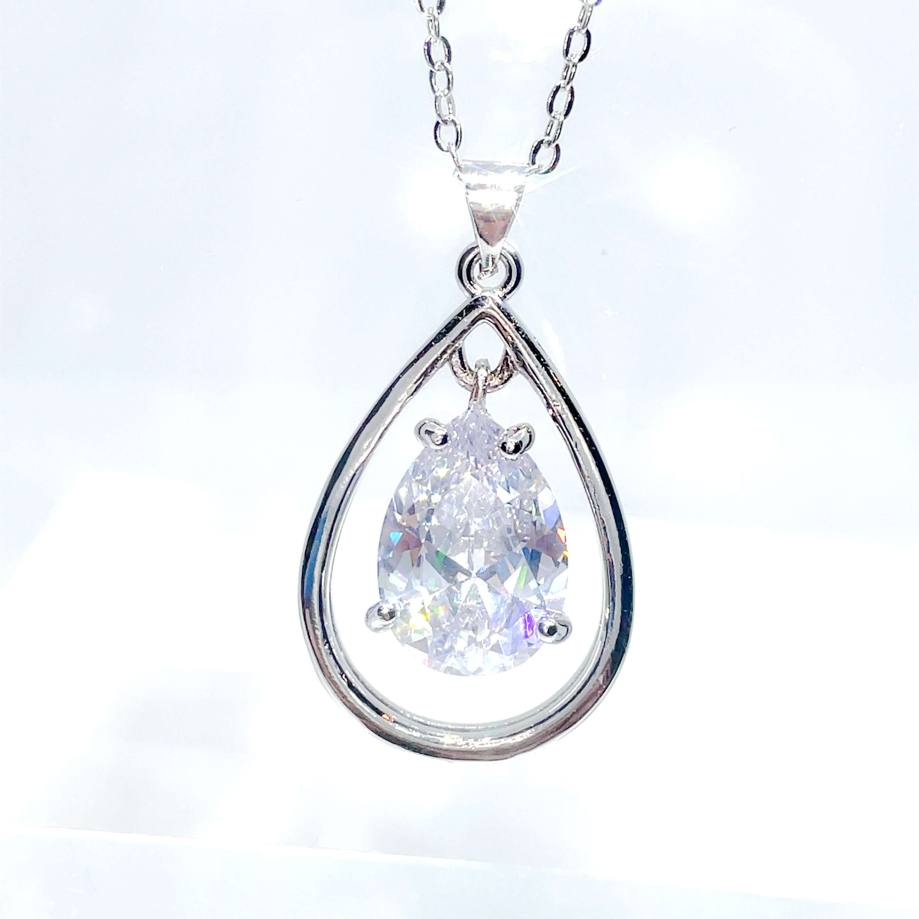 Shopminx Princess Aqua Necklace Clear