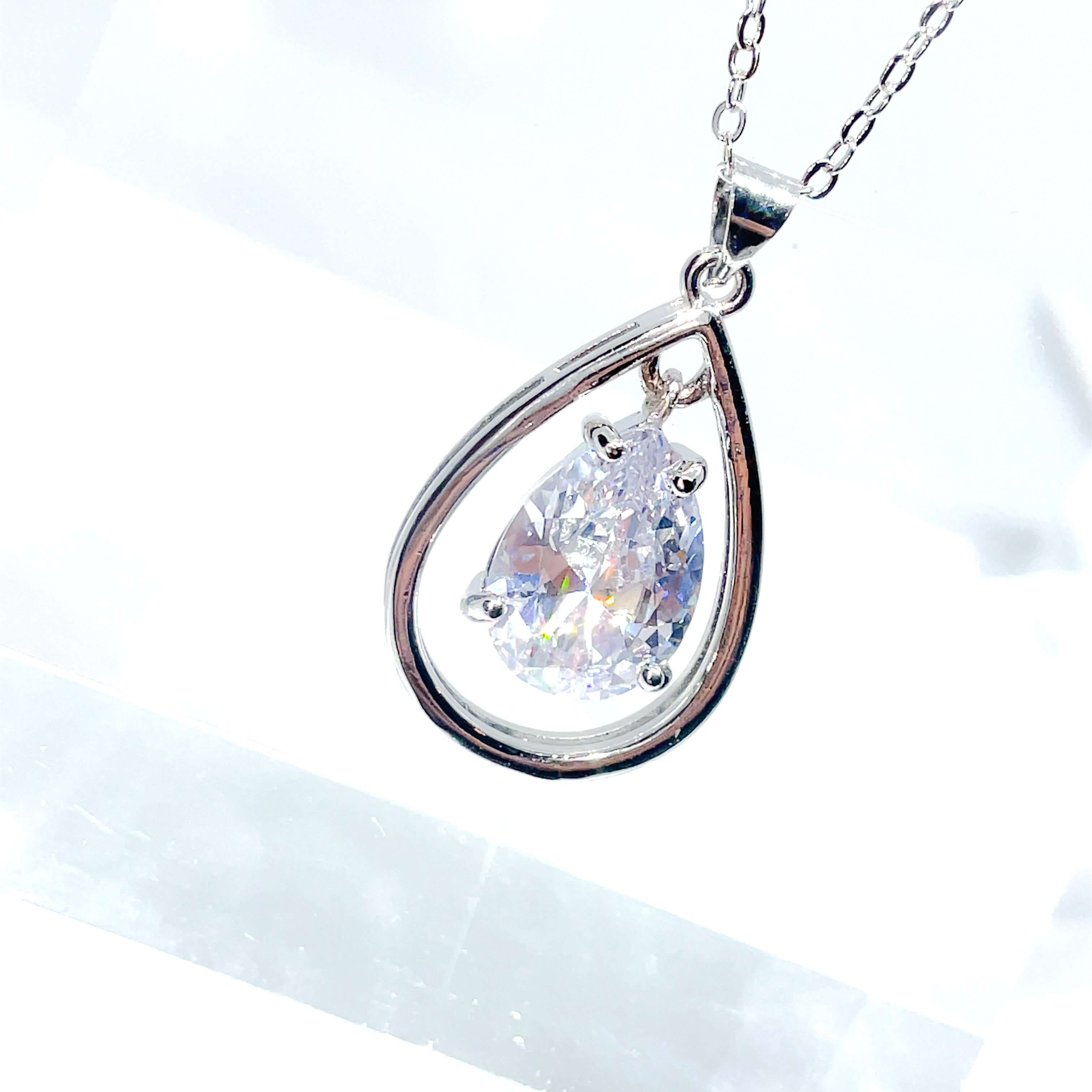 Shopminx Princess Aqua Necklace Clear
