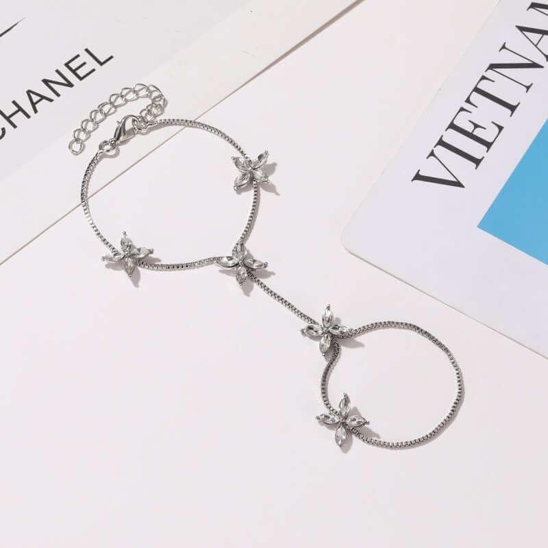 Korean Style Fresh Sweet Floral Zirconia Finger Rings Women's Elegant Four-leaf Flower Bracelets Jewelry Accessories 02 White K 6808