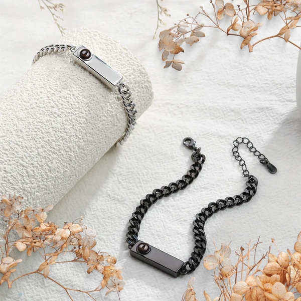 Custom Couple Bracelet With 100 Different “I Love You” Engraved in HD Color Photo Projection