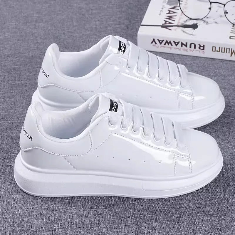 Breathable casual shoes