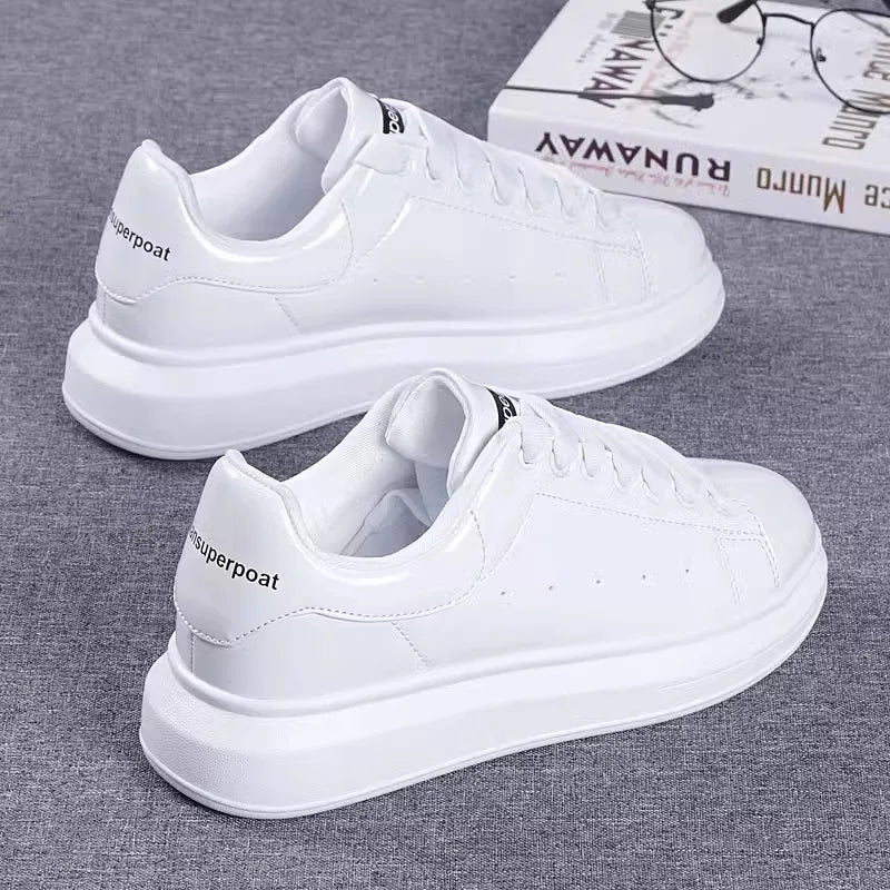 Breathable casual shoes