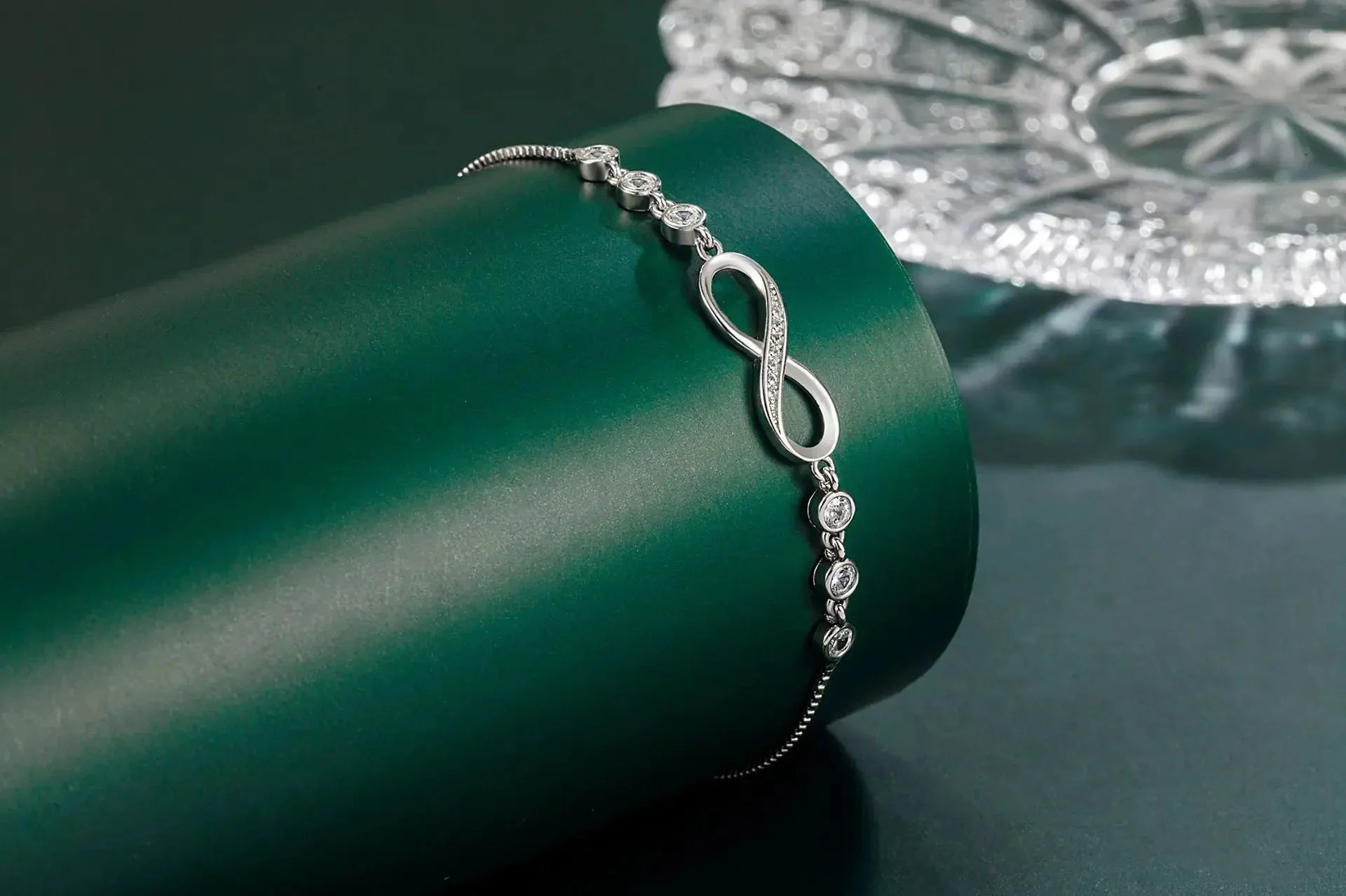 Infinite Inlaid Round Cubic Zircon Bracelet silver