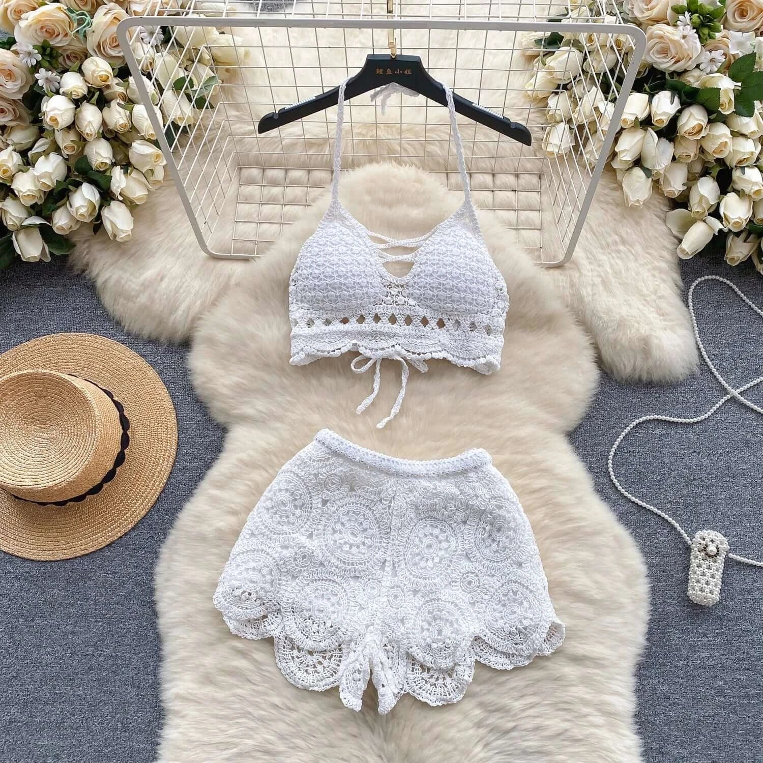 Comfortable knitted two piece shorts set for women’s warm-weather wardrobe.
