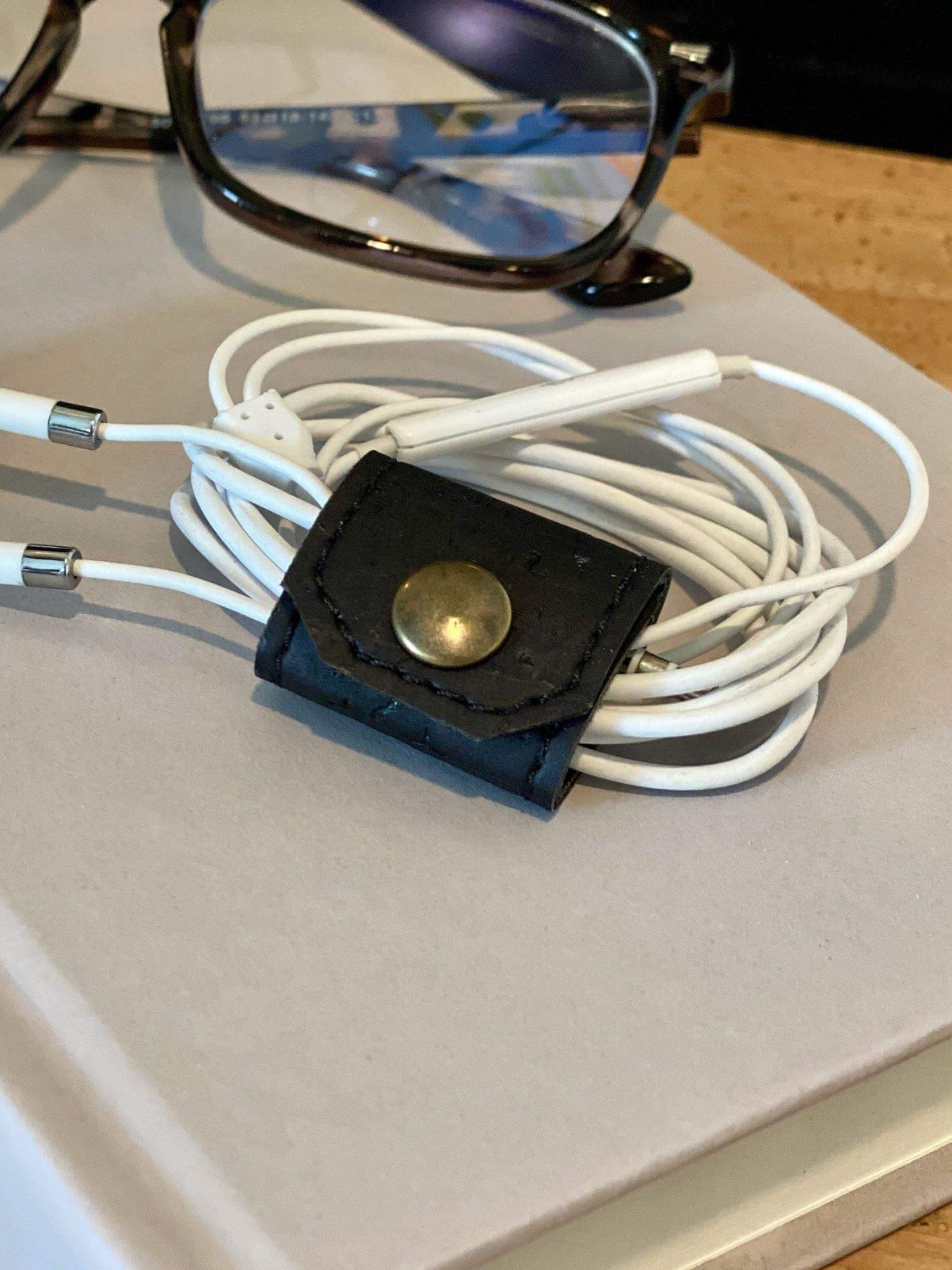 Luxury Cable Organizer (Set of 4) Black