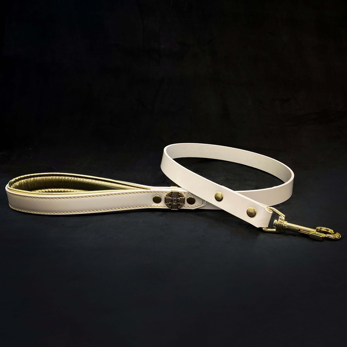 Maximus Gold Leash 1 inch wide Black