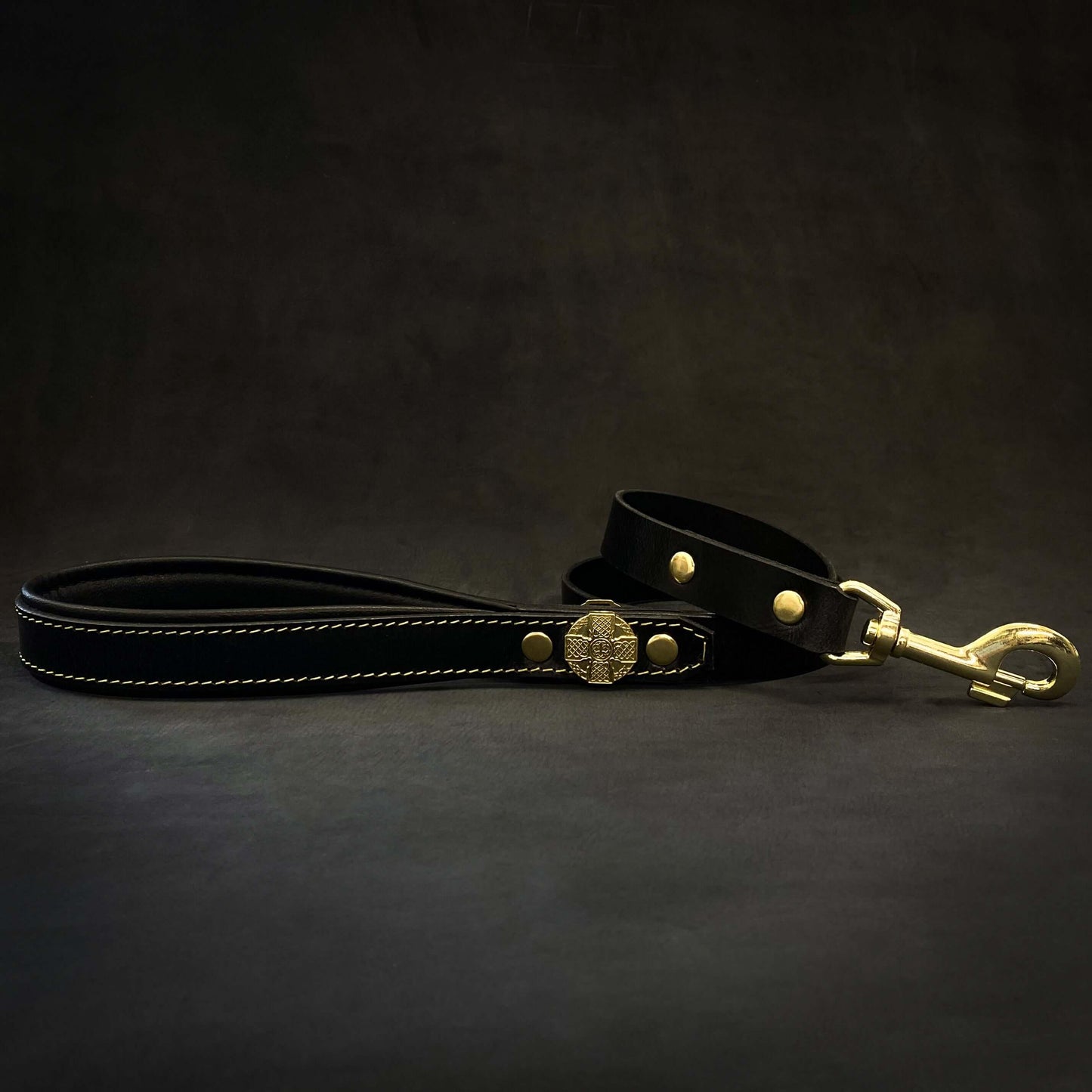 Maximus Gold Leash 1 inch wide Black