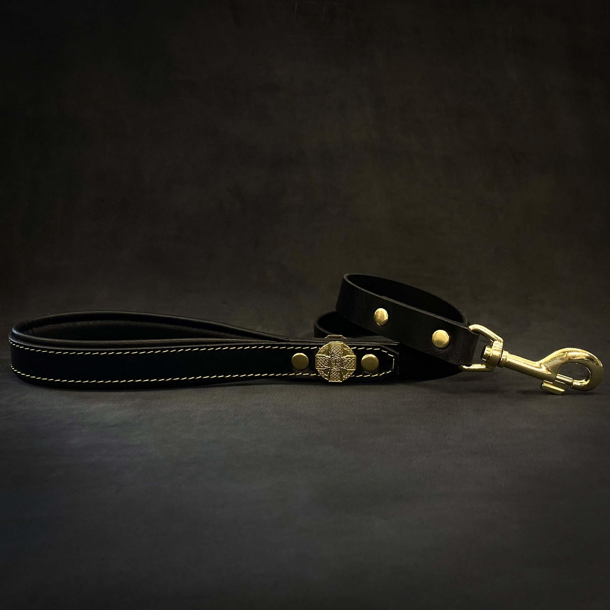 Maximus Gold Leash 1 inch wide Black