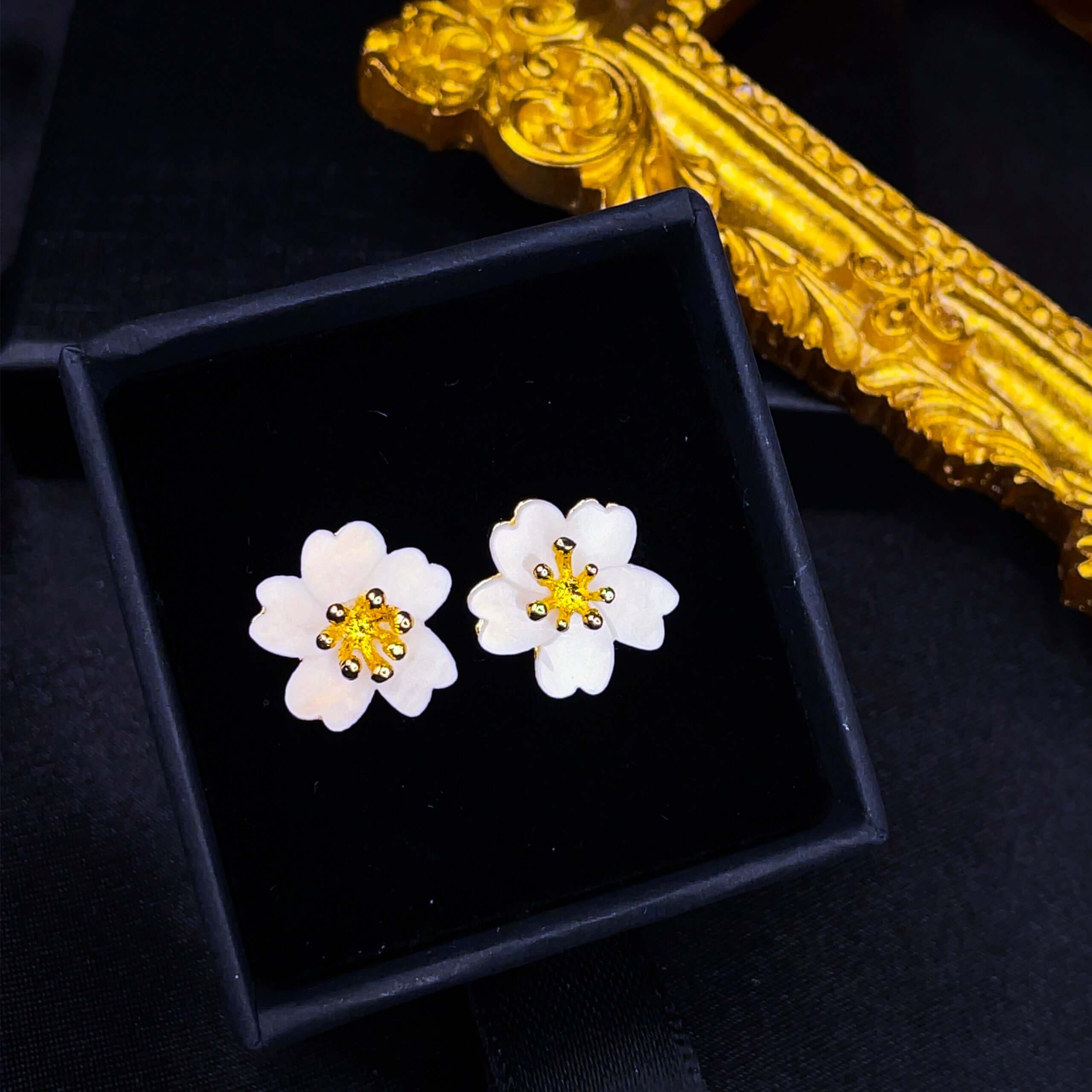 Shopminx White Flower Studs Default Title