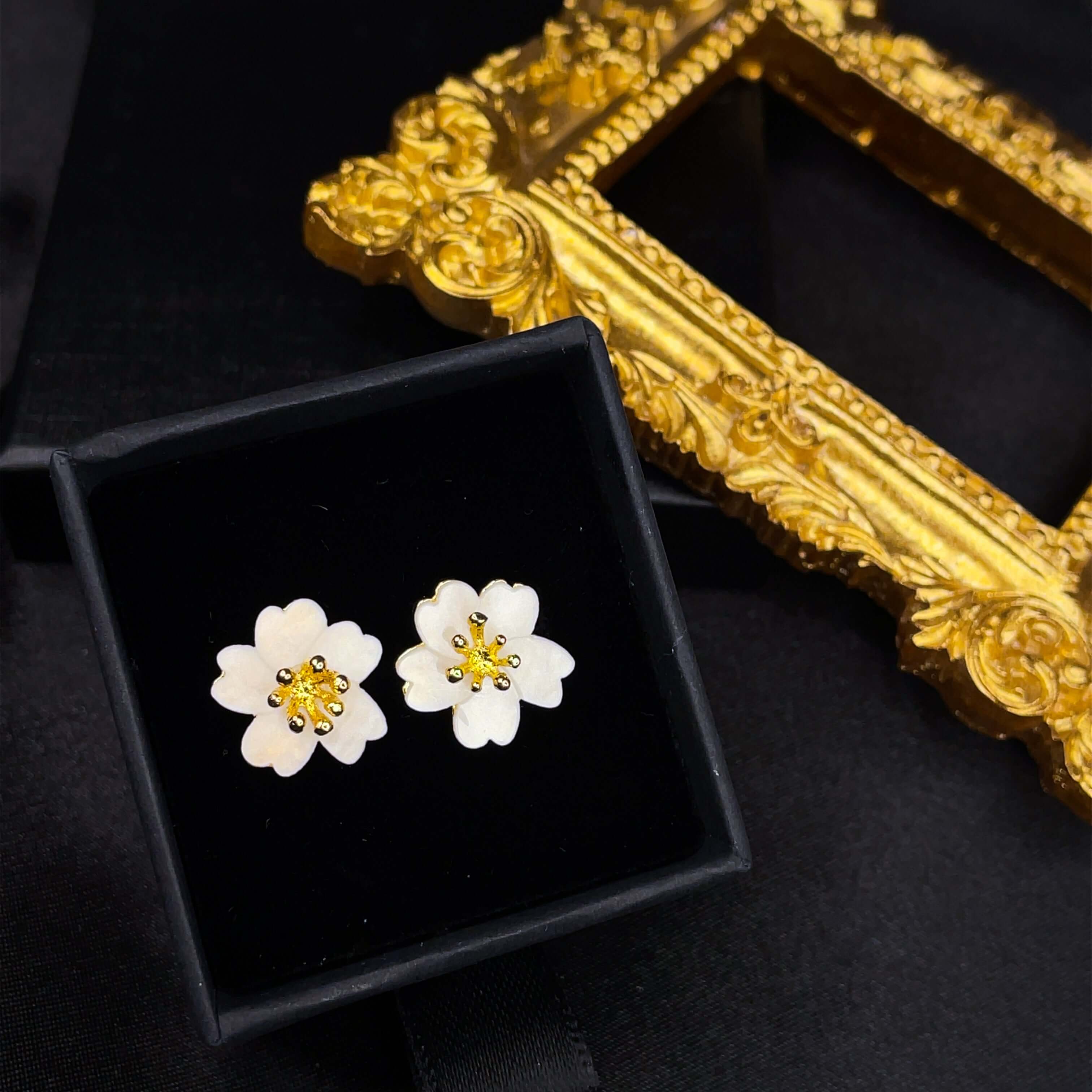 Shopminx White Flower Studs Default Title